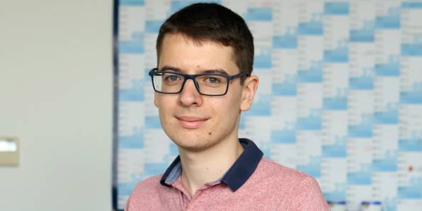 Кристиян Начев стажант в Лидл България в офис