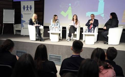 В деветото издание на Voice it взеха участие Катя Шопова, директор Човешки ресурси Лидл България, и академик Николай Денков, министър председател на Р България