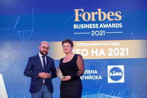 Главният изпълнителен директор Милена Драгийска получи наградата „CEO на 2021“ от Forbes Business Awards