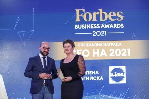 Главният изпълнителен директор Милена Драгийска получи наградата „CEO на 2021“ от Forbes Business Awards